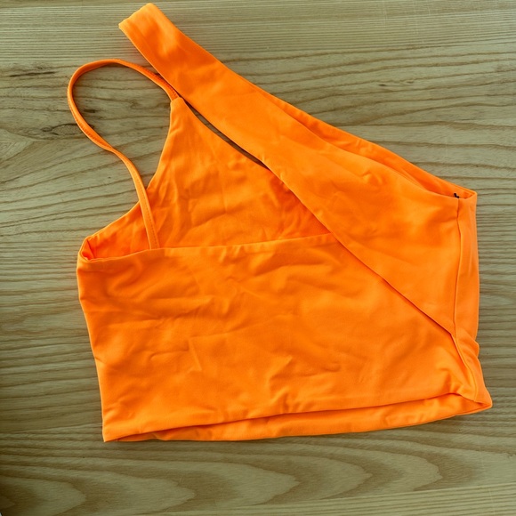 NWT Revolve Superdown Nayeli Asymmetric Crop Top in Orange XS - Picture 3 of 4
